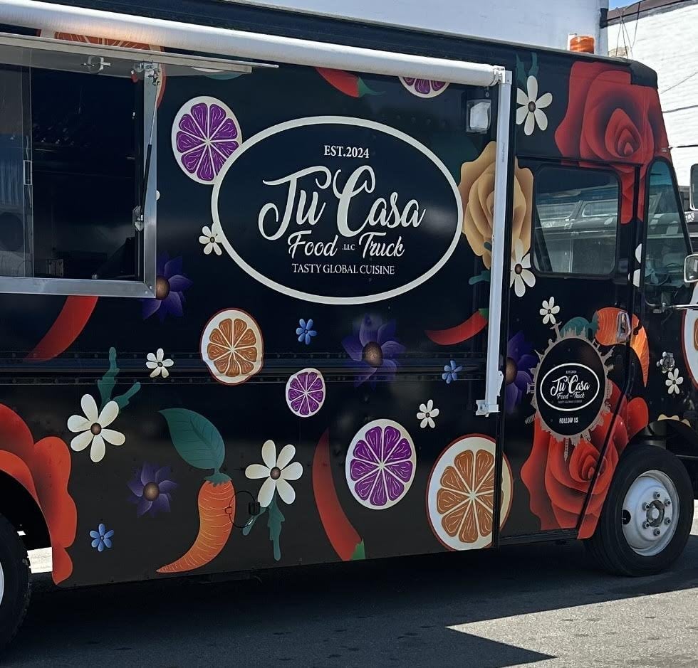 Food truck catering event Washington DC — DistrictBites premium food truck fleet
