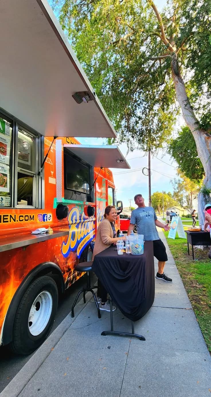 Food Trucks for HOA Events: Bringing Neighbors Together