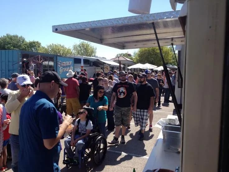 How to Manage Lines at a Food Truck Event