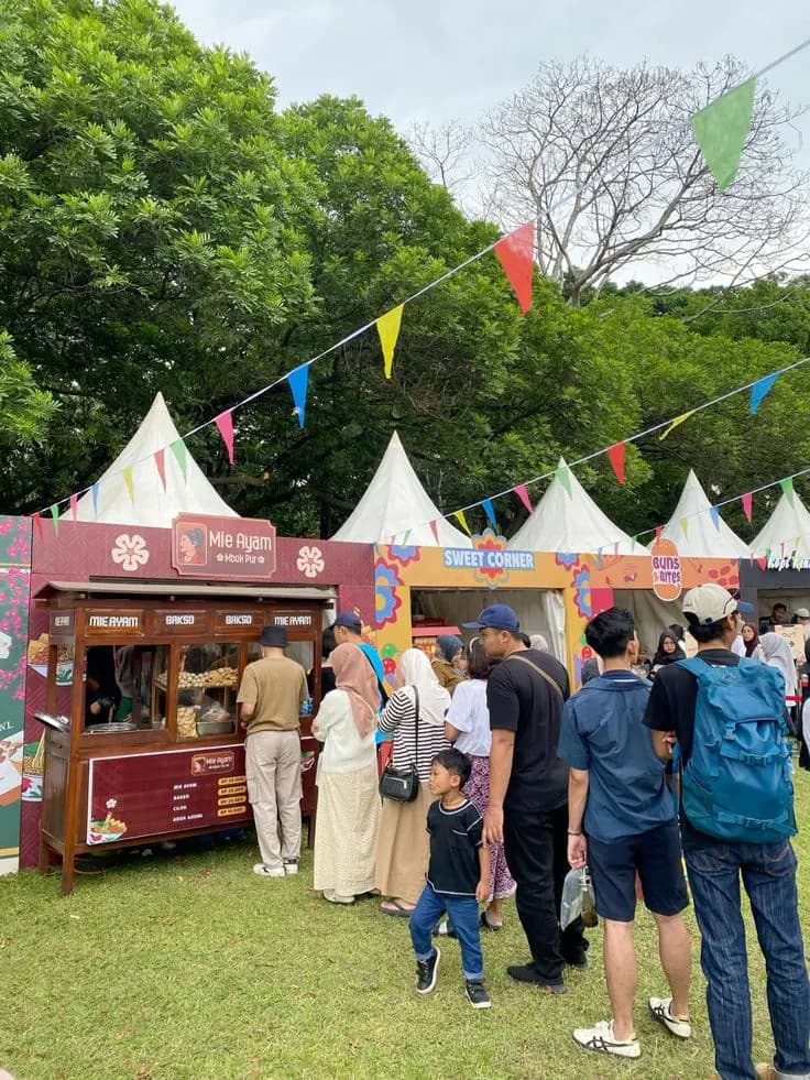 How Food Trucks Can Help Businesses Attract Customers